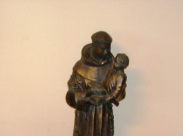 Ritrovate a Gazzi due statue rubate di Sant’Antonio e Cristo risorto