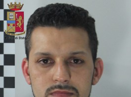 Ubriaco investe un’auto e scappa, arrestato dai poliziotti che gli sequestrano 25 gr di eroina