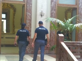 Irruzioni abusive a Palazzo:  se non avete un casco da…lanciare