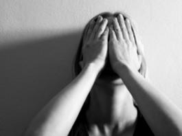 Esce dal carcere ma non sa come riabbracciare il figlio di nove anni: il dramma lungo 70 giorni della donna rumena tenuta dietro le sbarre 30 giorni per un reato inventato