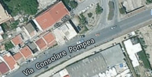 Investe con lo scooter una ragazza e scappa: grave episodio sulla via Consolare Pompea