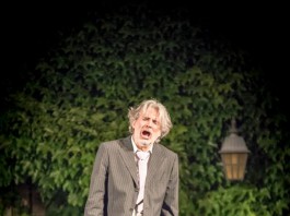 Forte teatro festival: Cesar Brìe cattura il pubblico del San Jachiddu con l’antieroe Cicco Mendez