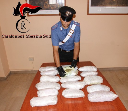 Nascondevano 7kg di marijuana nell’auto, in due arrestati agli imbarcaderi della Caronte