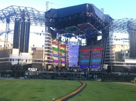 Il giorno di Vasco: conto alla rovescia e zero alcool in vendita. Navette in partenza dalle 9, intanto il Blasco si gode Taormina