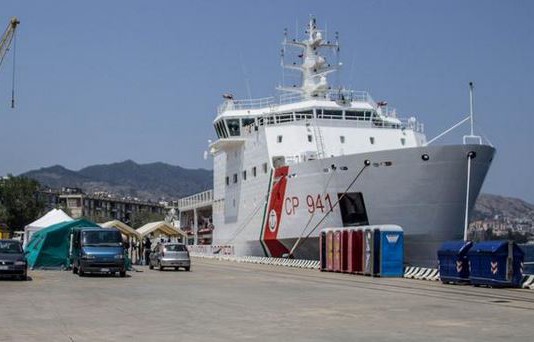 Migranti, nuovo sbarco: in 578 accolti al Molo Marconi