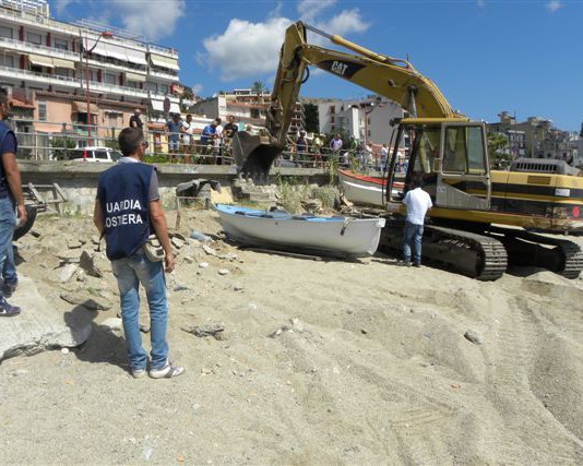 Verricelli abusivi sulle spiagge di Paradiso: giro di vite della Capitaneria di Porto