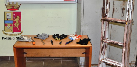 Sorpresi mentre svuotano un attico a Bisconte: cinque arrestati dalla Polizia