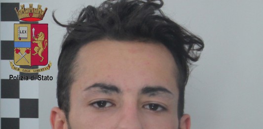 Tenta di forzare la serratura di un bar: arrestato giovane diciannovenne