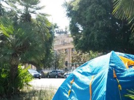 Una tenda di troppo. Senza casa, spazio pubblico e nuovi fascismi a Messina