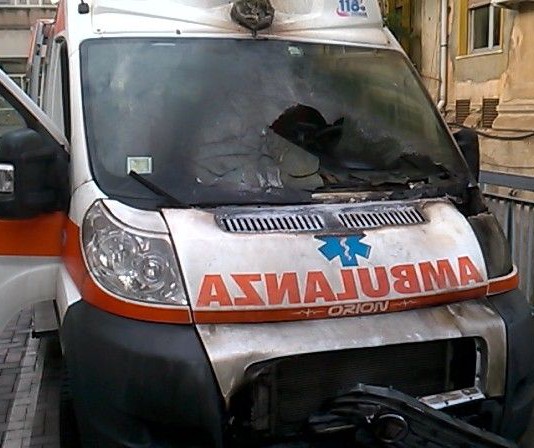 Piemonte, incendiate due ambulanze. Comitato “Salvare Piemonte”: “Clima di abbandono. Solo M5S con noi”