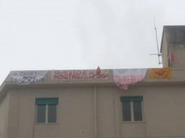 Emergenza abitativa: occupata da dieci famiglie ex caserma abbandonata, “il Comune faccia la sua parte”