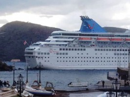 Maltempo: una nave da crociera sugli scogli a Lipari, difficili i collegamenti
