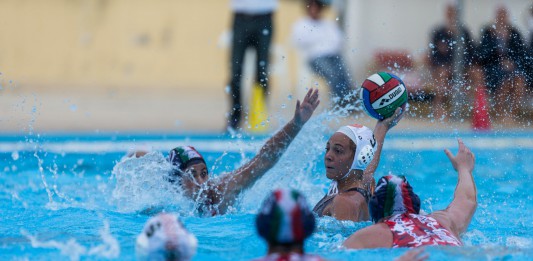 Pallanuoto Serie A1 Fem. La capolista Waterpolo supera anche l’Orizzonte Catania e rimane in vetta.Grande protagonista di giornata il capitano Silvia bosurgi, autrice di 4 gol.