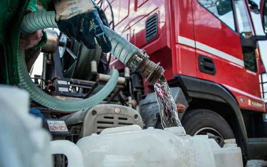 #Messinasenzacqua: lavoro frenetico, disposti i punti fissi di distribuzione. In arrivo le navi cisterna