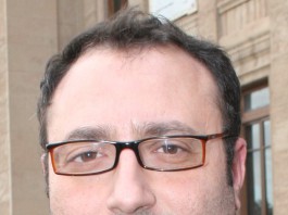 “Al posto del prof.”, Emilio Fragale si finge Bramanti e si auspica il ballottaggio con Saitta