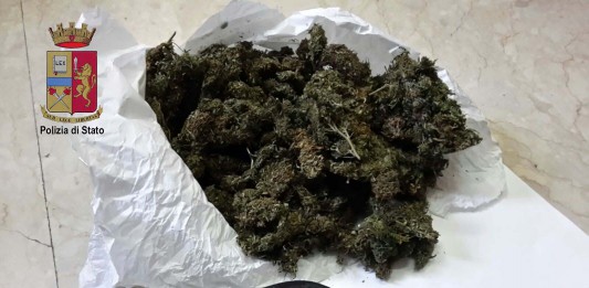 Fermati con oltre mezzo chilo di marijuana a Piazza Cairoli: due giovani in manette