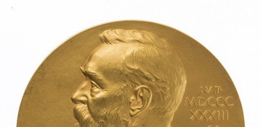 Nobel Quasimodo: la medaglia accaparrata da un collezionista per 100 mila euro. Il figlio “chi si mi giudica non sa”