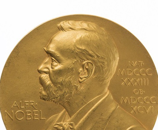 Nobel Quasimodo: la medaglia accaparrata da un collezionista per 100 mila euro. Il figlio “chi si mi giudica non sa”