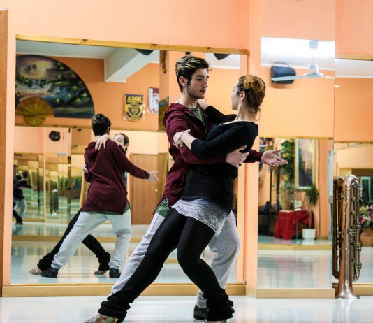 “Onde sonore, Natale d’oro con Caronte&Tourist”. E’ l’ora del Tango con i Tangueros e Divina Greco