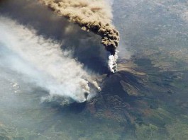 Etna, emergenza cenere: l’aeroporto di Catania chiuso fino alle 9 del 6 dicembre
