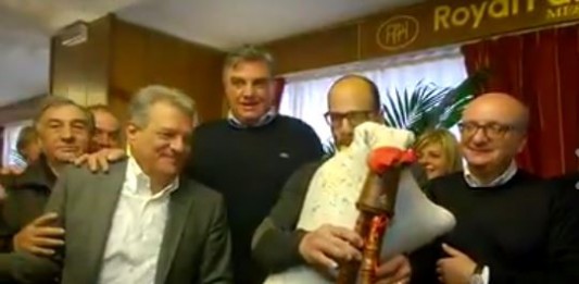 Il presepe politico di Genovese: l’imputato deputato come buon pastore, tra zampogne e inni di gloria