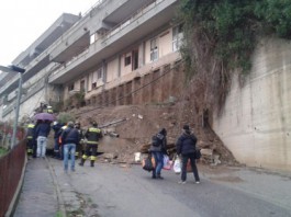 Poggio dei Pini: crolla il muro di contenimento. Storie di ordinaria edilizia scriteriata a Messina
