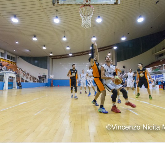 Calcio Serie D – Il Gruppo Zenith Messina evita la trappola del derby, Amatori sconfitto 80-67