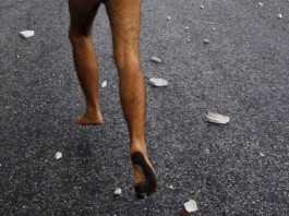 Picchiato dal figlio e dall’ex marito dell’amante, messinese fugge nudo per le strade di Rimini