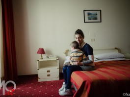 Emergenza abitativa, nessuno sgombero coatto: le 21 famiglie “occupanti” sistemate all’Hotel Paradise