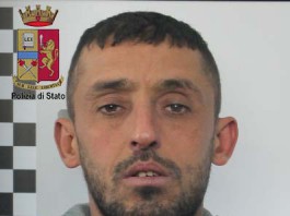 “Se ti muovi ti picchio”: i racconti degli immigrati costretti sul gommone. Presi gli scafisti