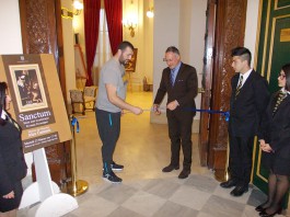 “Sanctum”, inaugurata a Palazzo dei Leoni la mostra d’arte pop contemporanea di Alex Caminiti