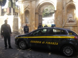 Corruzione al cimitero: a Francavilla salme nelle buste di plastica. Arrestato il custode