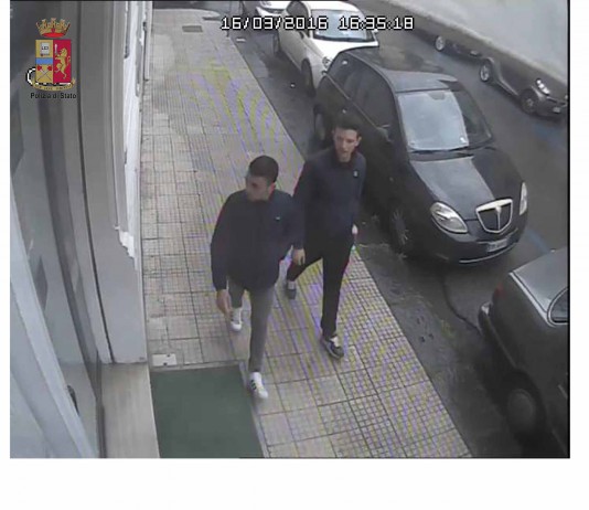 Anziana pedinata per due ore e poi scippata, arrestati gli aggressori