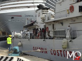 Migranti, nuovo sbarco al Molo Marconi. Altro peschereccio affonda nel Canale di Sicilia