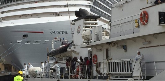 Migranti, nuovo sbarco al Molo Marconi. Altro peschereccio affonda nel Canale di Sicilia