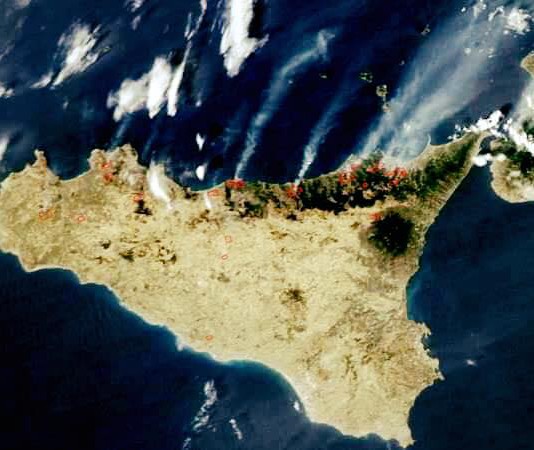 L’isola di Nerone: la Sicilia brucia. Notte di fiamme e paura