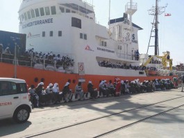 650 migranti giunti a Messina: il coraggio di chi arriva, la forza di chi accoglie (FOTOGALLERY)