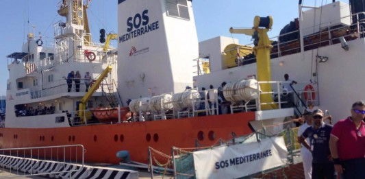 Sbarco al Molo Marconi: centinaia di migranti (AGGIORNAMENTI IN TEMPO REALE)