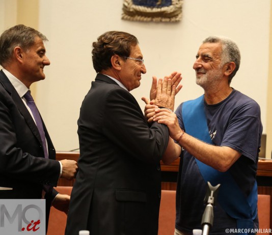 Passaggio di consegne a Palazzo dei Leoni: Accorinti consacrato definitivamente alla storia