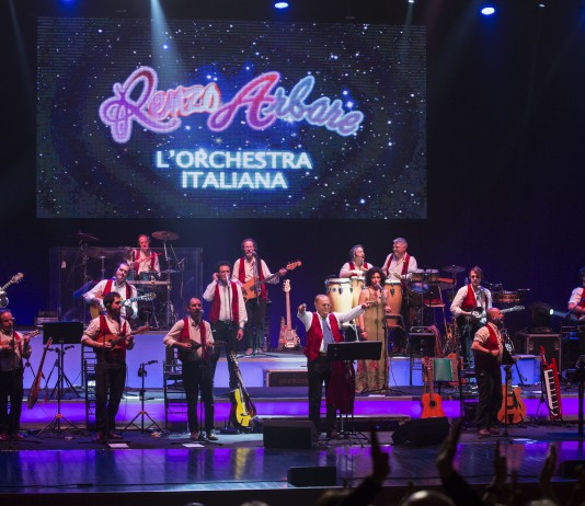 Renzo Arbore e l’Orchestra Italiana: il tour estivo fa tappa ad Acquedolci