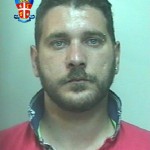 Ruba alcoolici al centro commerciale, arrestato