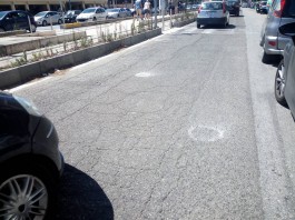 Sparano e gli rubano il motorino con l’incasso: rapina sul Viale della Libertà