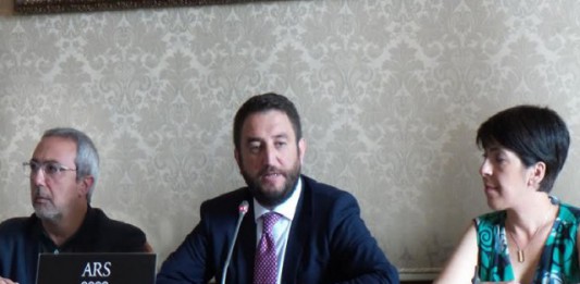 Esposto contro M5S e Fiumefreddo, l’ipotesi è violazione della par condicio e abuso d’ufficio