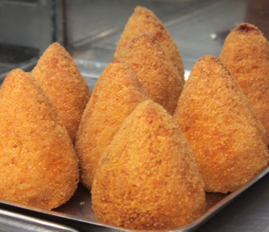 Sicilia che vai, arancino che trovi. Chef rivisitano la ricetta tipica alla rassegna “Chicchi,riso e uva di Sicilia”