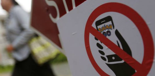 Vietato giocare a Pokemon Go negli aeroporti: allerta negli scali e la Germania interviene sulla Nintendo