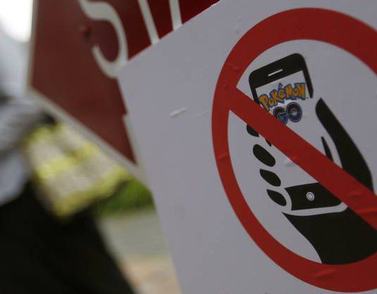 Vietato giocare a Pokemon Go negli aeroporti: allerta negli scali e la Germania interviene sulla Nintendo