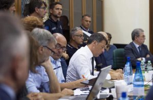 Foto Palazzo Chigi/Tiberio Barchielli /LaPressepoliticacronaca24 08 2016 RIETITerremoto in centro Italia: Matteo Renzi presiede la riunione in Prefettura a RIETI Nella Foto Matteo Renzi DISTRIBUTION FREE OF CHARGE - NOT FOR SALE - Obbligatorio citare la fonte ©LaPresse/Palazzo Chigi/Tiberio Barchielli