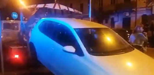 Sostaselvaggia, il protagonista del nostro video che impazza sul web: “Vediamo chi si stanca prima, io a parcheggiare o voi a scrivere?”