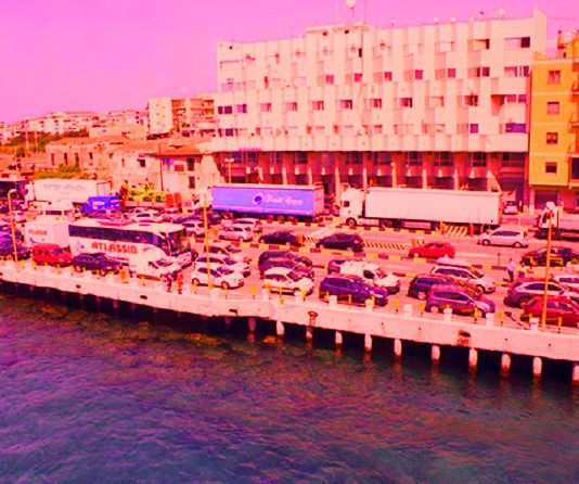 Controesodo a Franzopoli: traffico in tilt verso la rada S. Francesco, deserti i traghetti Fs