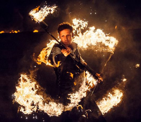 Stromboli: la famiglia mondiale del fuoco celebra la sua festa (fotogallery)